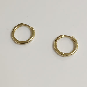 ARETES HUGGIES LISAS 14K 1.6 GR (NUEVO)
