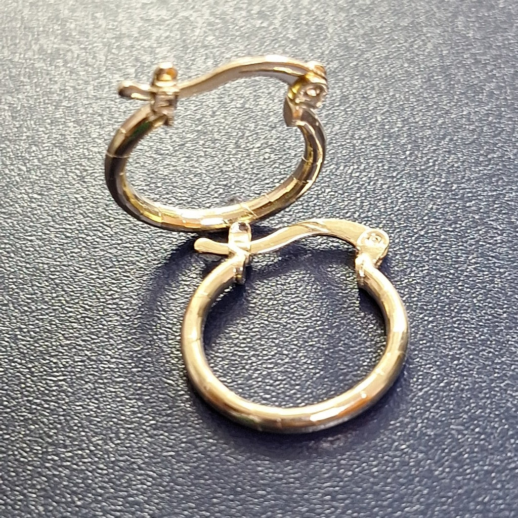 ARETES ARRACADAS ESTRIADAS 14K 1.4 GR (NUEVO)