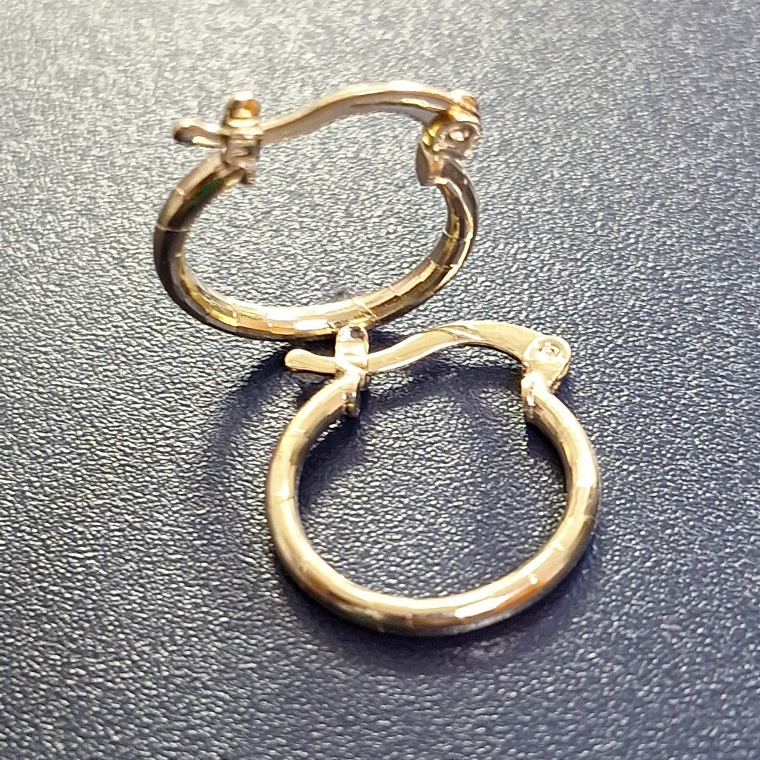 ARETES ARRACADAS ESTRIADAS 14K 1.4 GR (NUEVO)