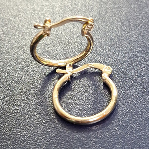 ARETES ARRACADAS ESTRIADAS 14K 1.4 GR (NUEVO)