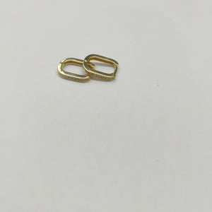 ARETES HUGGIES OVALADA C CIRCONIAS 14K 2.5 GR (NUEVO)