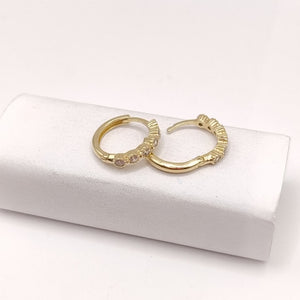 ARETES HUGGIES C CIRCONIAS 14K 2 GR (NUEVO)