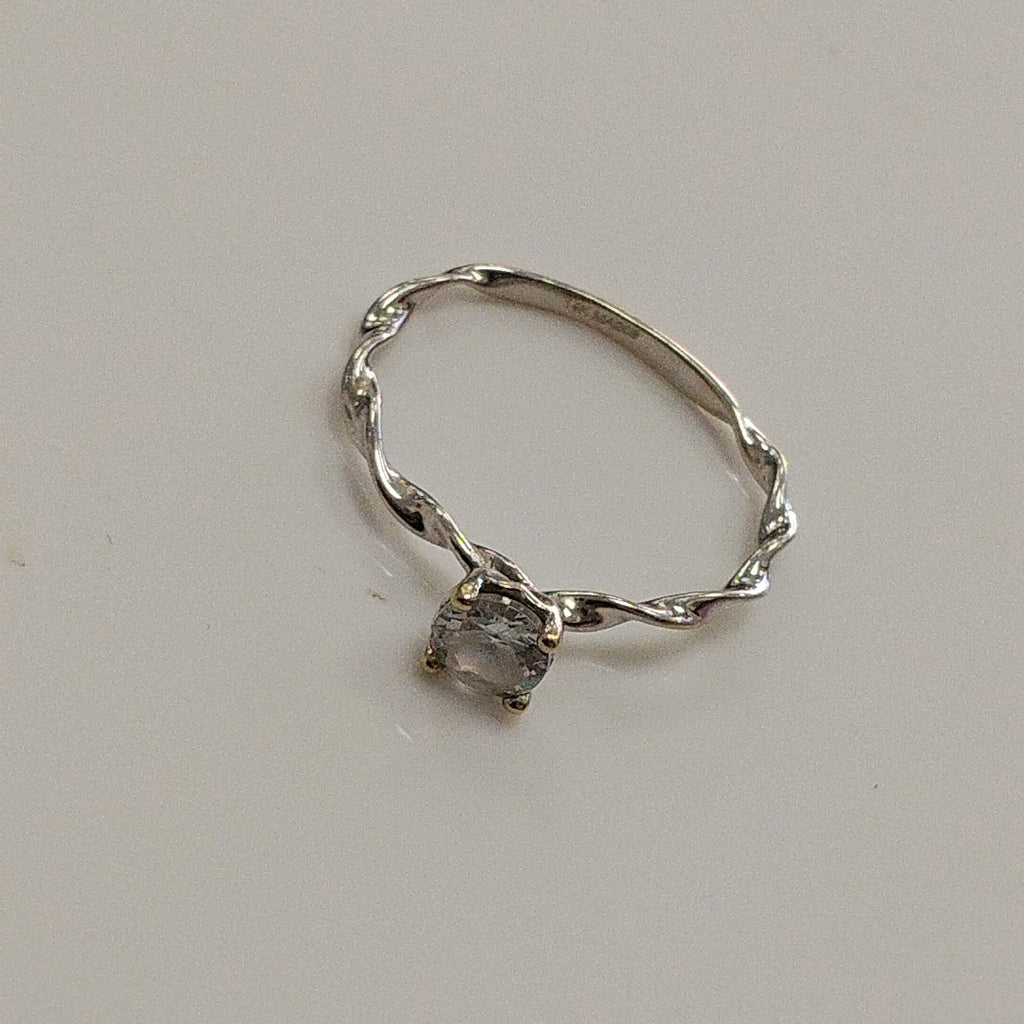 SOLITARIO ORO BLANCO 14 K 1.3 GRMS (SEMINUEVO)