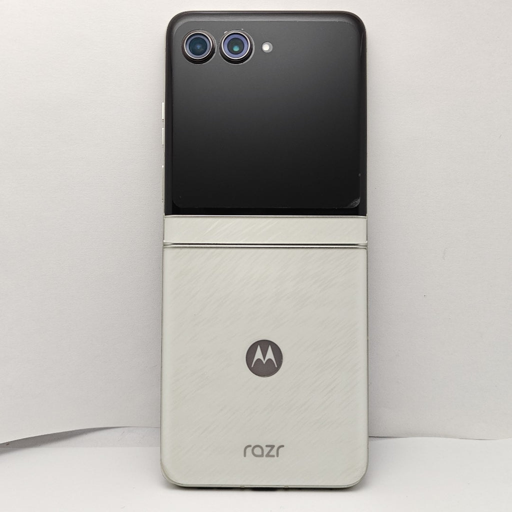 CELULAR MOTOROLA RAZR 60 XT2553-1 (2025) 512 GB 12 GB RAM (SEMINUEVO)