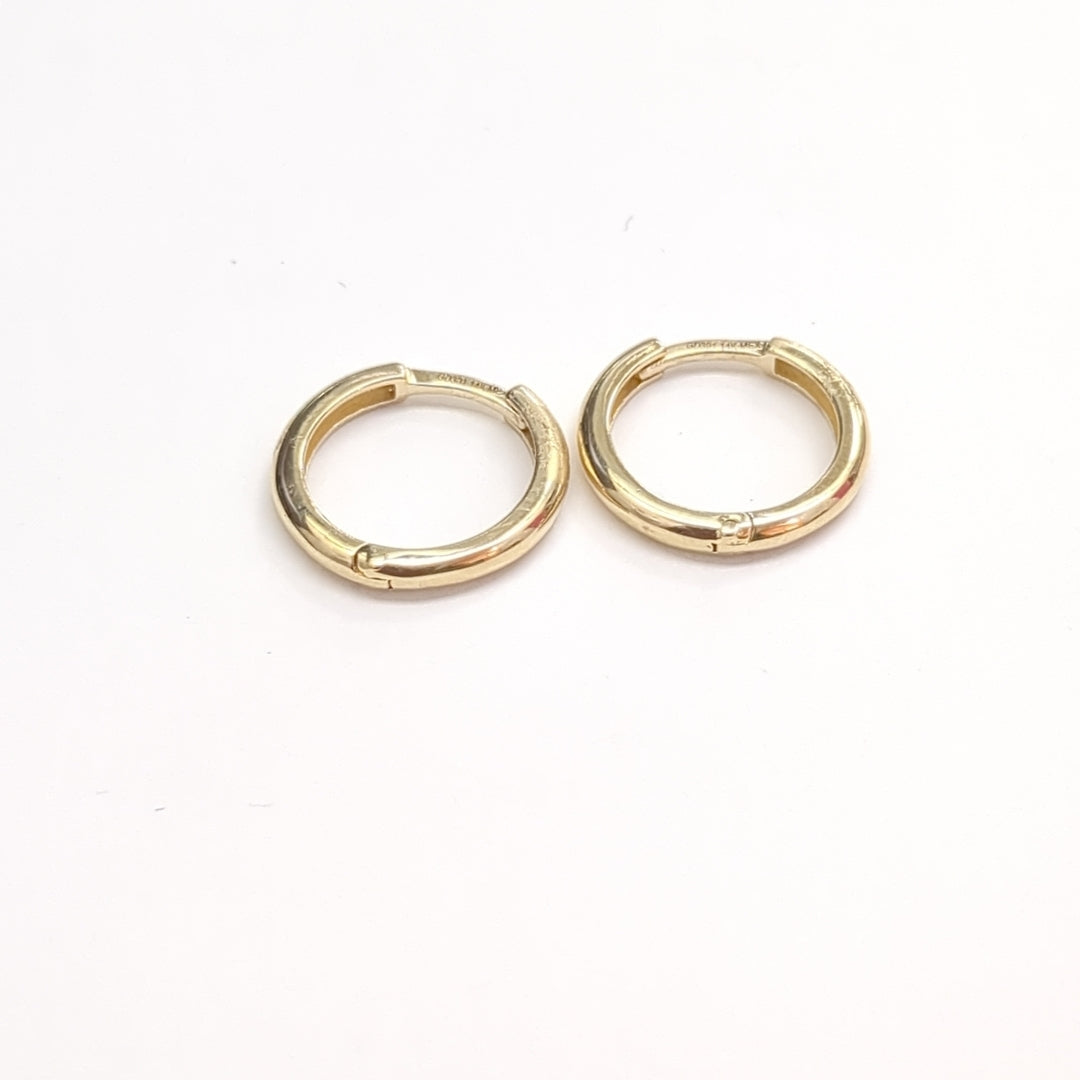 ARETES HUGGIES LISAS 14K 1.6 GR (NUEVO)