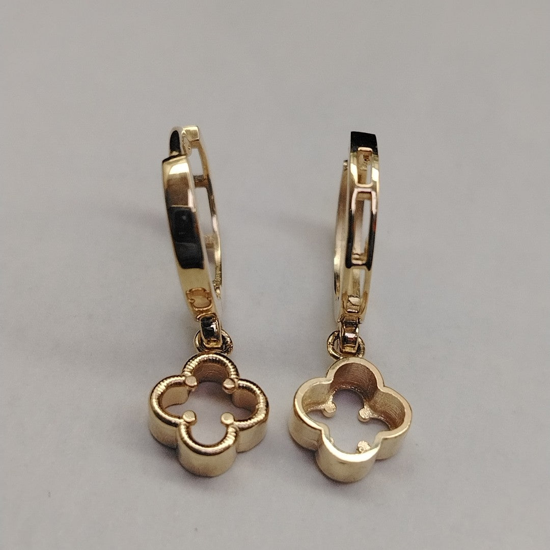 ARETES ARRACADAS CON DIJE 14K 2.4 GR (NUEVO)