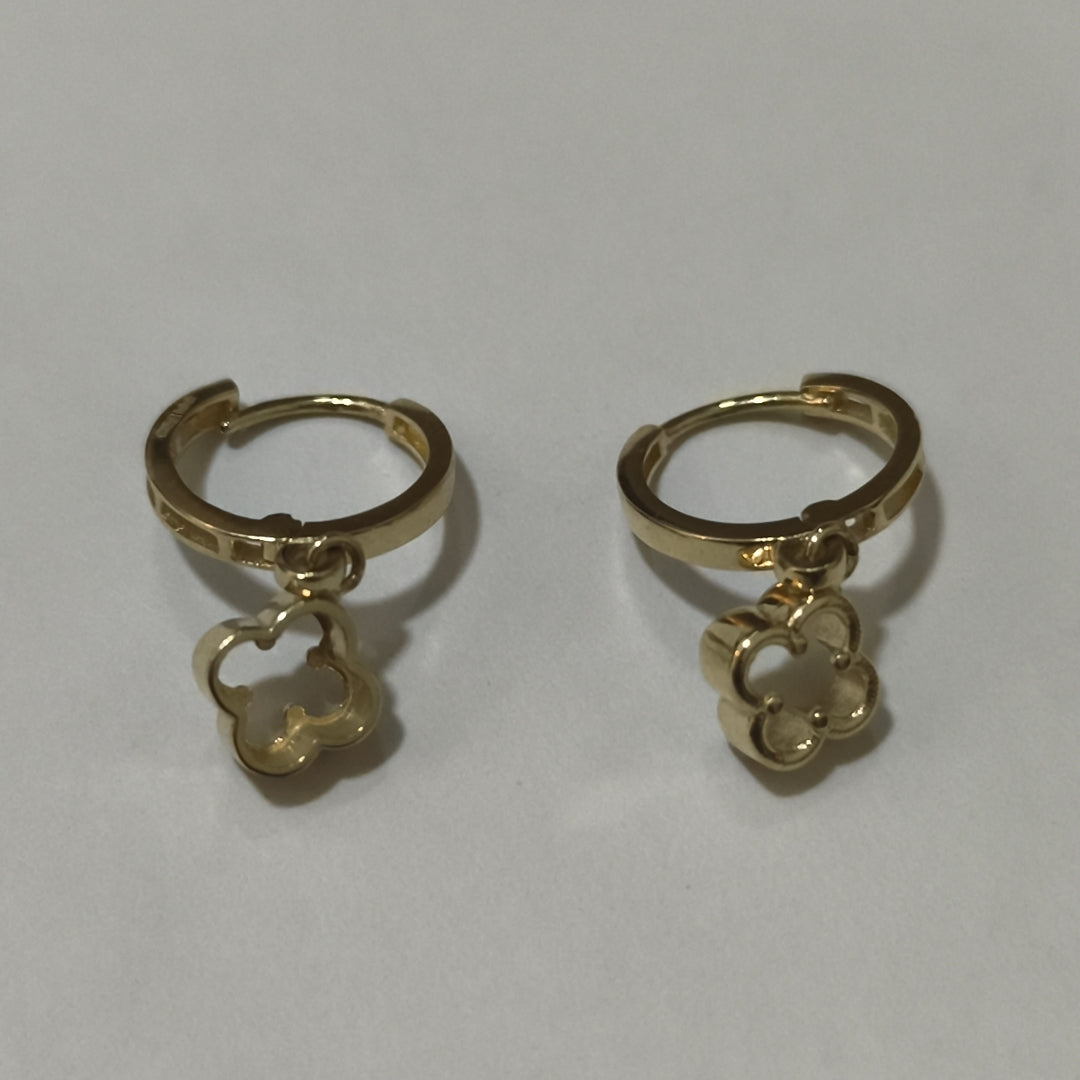 ARETES ARRACADAS CON DIJE 14K 2.4 GR (NUEVO)