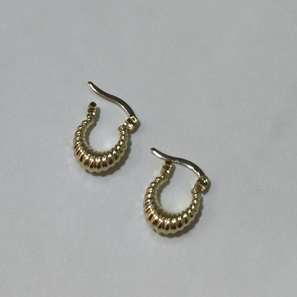 ARETES ARRACADA ESTRIADAS 14K 1.1 GR (NUEVO)