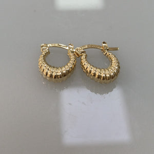 ARETES ARRACADA ESTRIADAS 14K 1.1 GR (NUEVO)