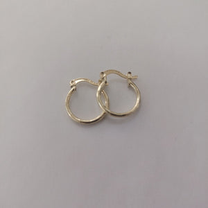 ARETES ARRACADAS ESTRIADAS 14K 1.4 GR (NUEVO)