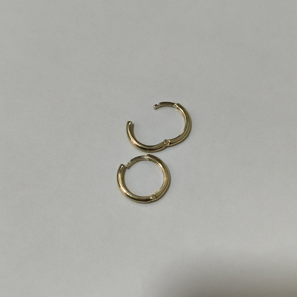 ARETES HUGGIES LISAS 14K 1.6 GR (NUEVO)