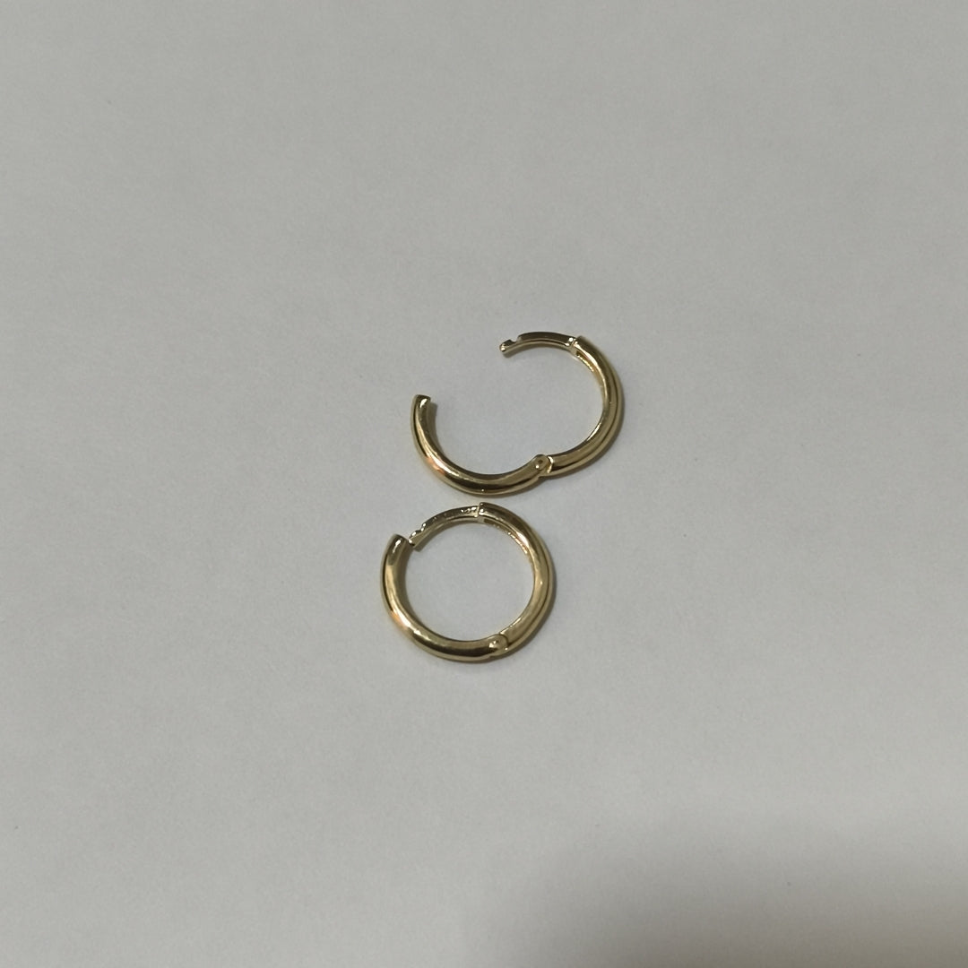 ARETES HUGGIES LISAS 14K 1.6 GR (NUEVO)