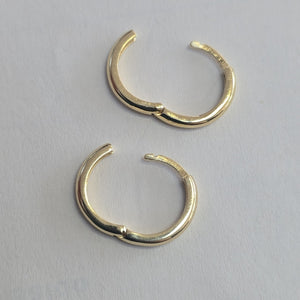 ARETES HUGGIES LISAS 14K 1.6 GR (NUEVO)