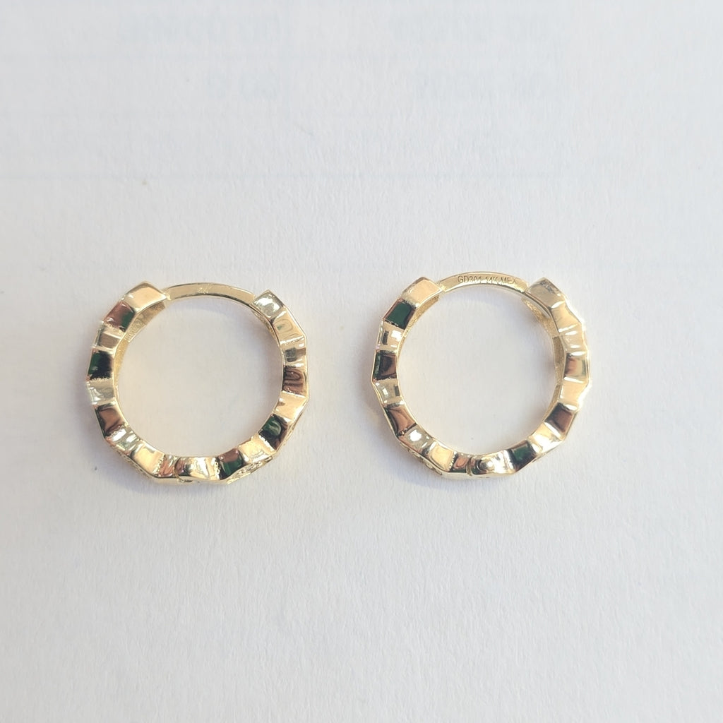 ARETES HUGGIES HEXAGONALES C CIRCONIAS 14K 2.6 GR (NUEVO)