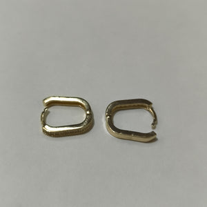 ARETES HUGGIES OVALADA C CIRCONIAS 14K 2.5 GR (NUEVO)