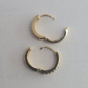 ARETES HUGGIES C CIRCONIA 14K 1.7 GR (NUEVO)