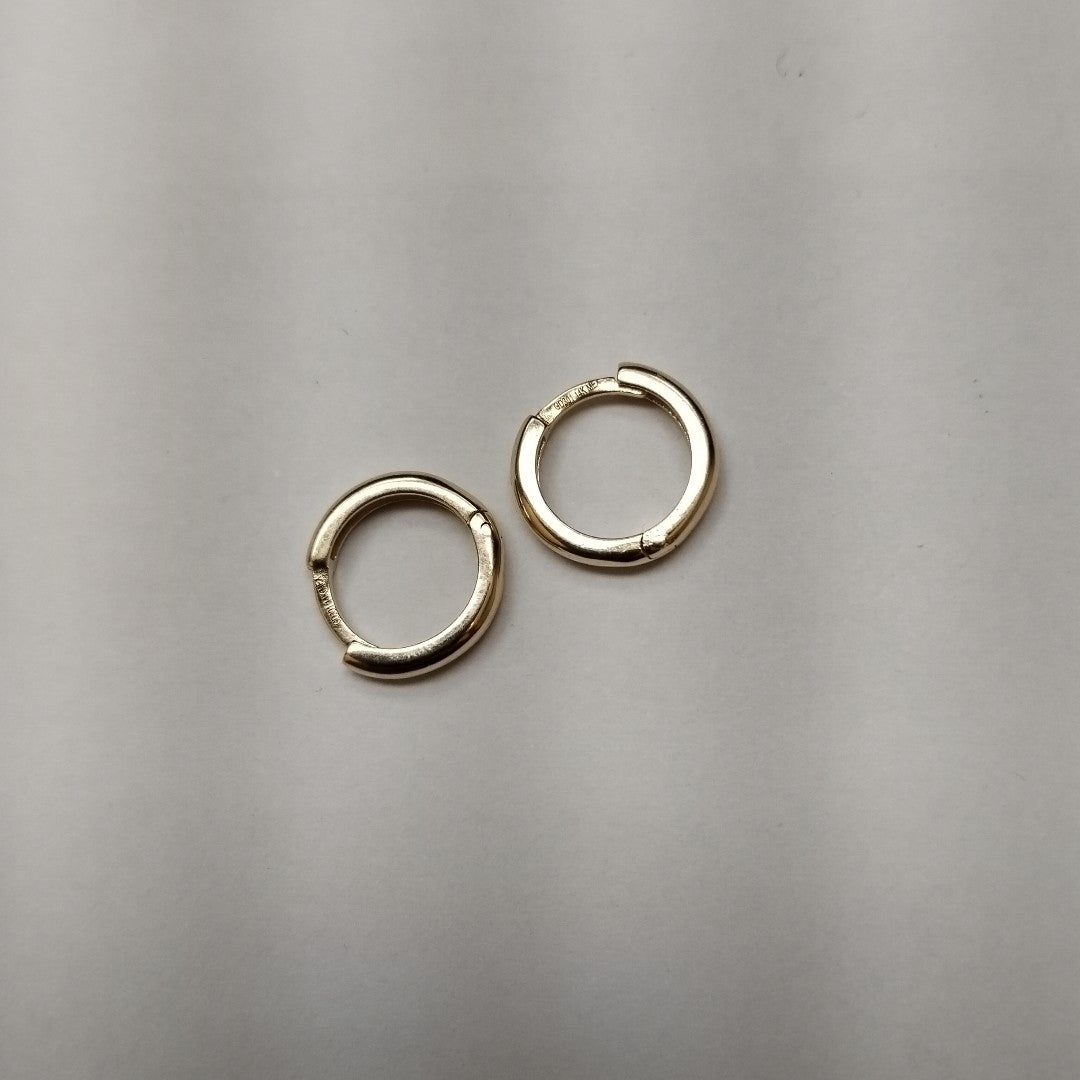ARETES HUGGIES LISAS 14K 1.4 GR (NUEVO)
