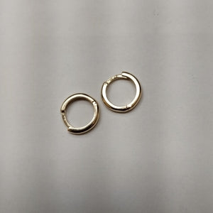ARETES HUGGIES LISAS 14K 1.4 GR (NUEVO)