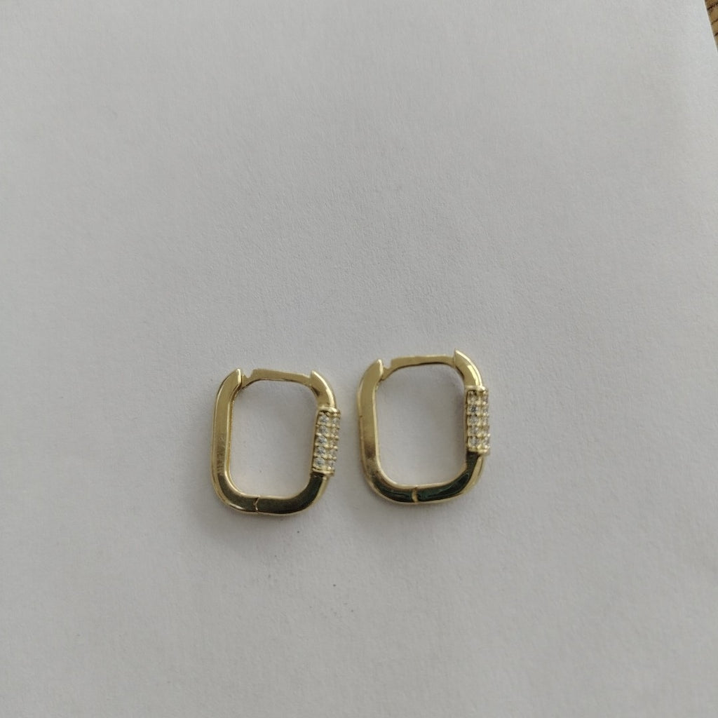 ARETES HUGGIES OVALADA C CIRCONIAS 14K 2.5 GR (NUEVO)
