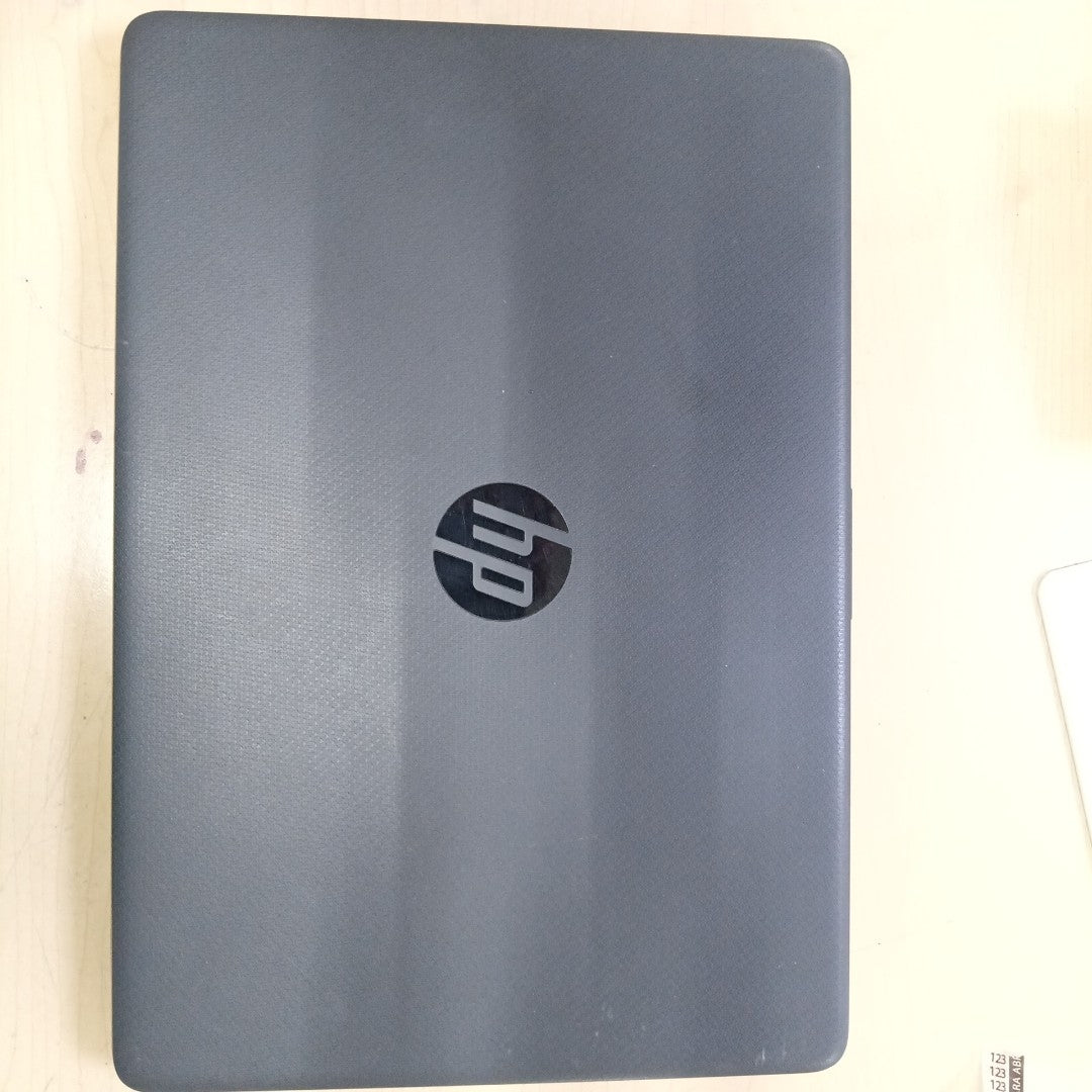 LAPTOP HP 240 G8 (2023) 256 GB SSD 8 GB RAM (SEMINUEVO)