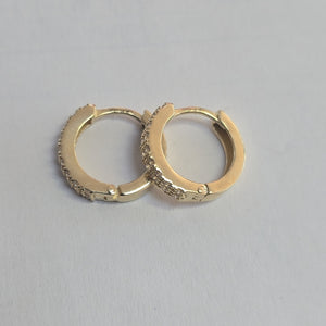 ARETES HUGGIES C CIRCONIAS 14K 1.7 GR (NUEVO)