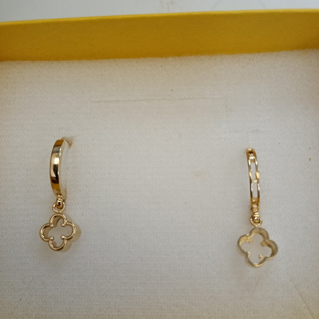 ARETES ARRACADAS CON DIJE 14K 2.4 GR (NUEVO)