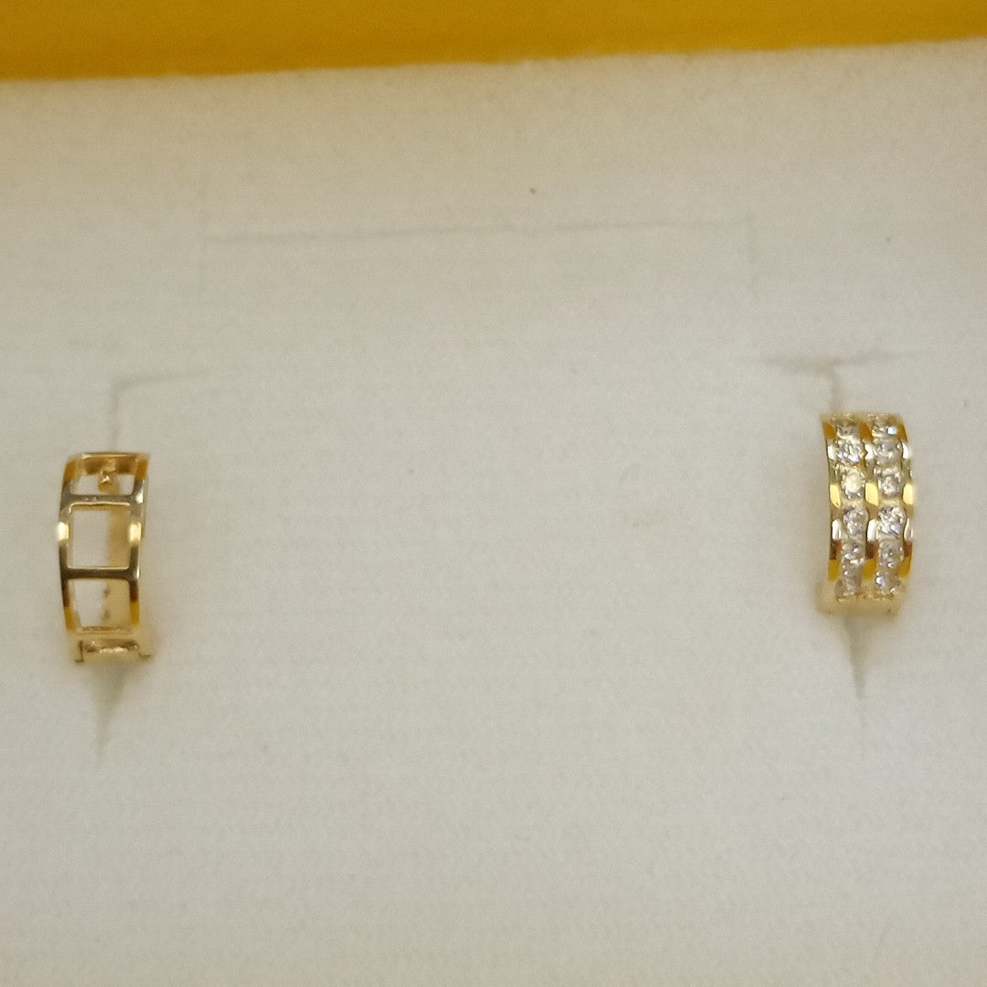 ARETES HUGGIES C CIRCONIAS 14K 1.7 GR (NUEVO)