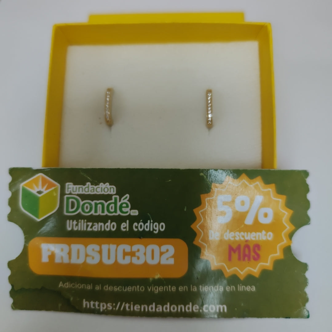 ARETES HUGGIES OVALADA C CIRCONIAS 14K 2.4 GR (NUEVO)