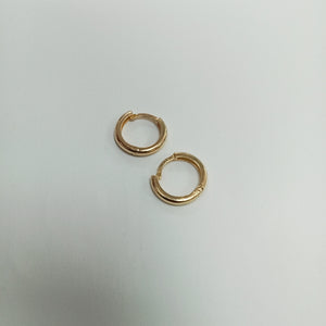 ARETES HUGGIES LISAS 14K 1.3 GR (NUEVO)