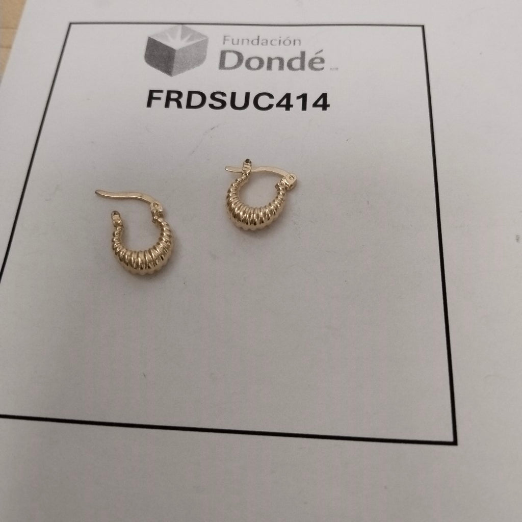 ARETES ARRACADA ESTRIADAS 14K 1.1 GR (NUEVO)