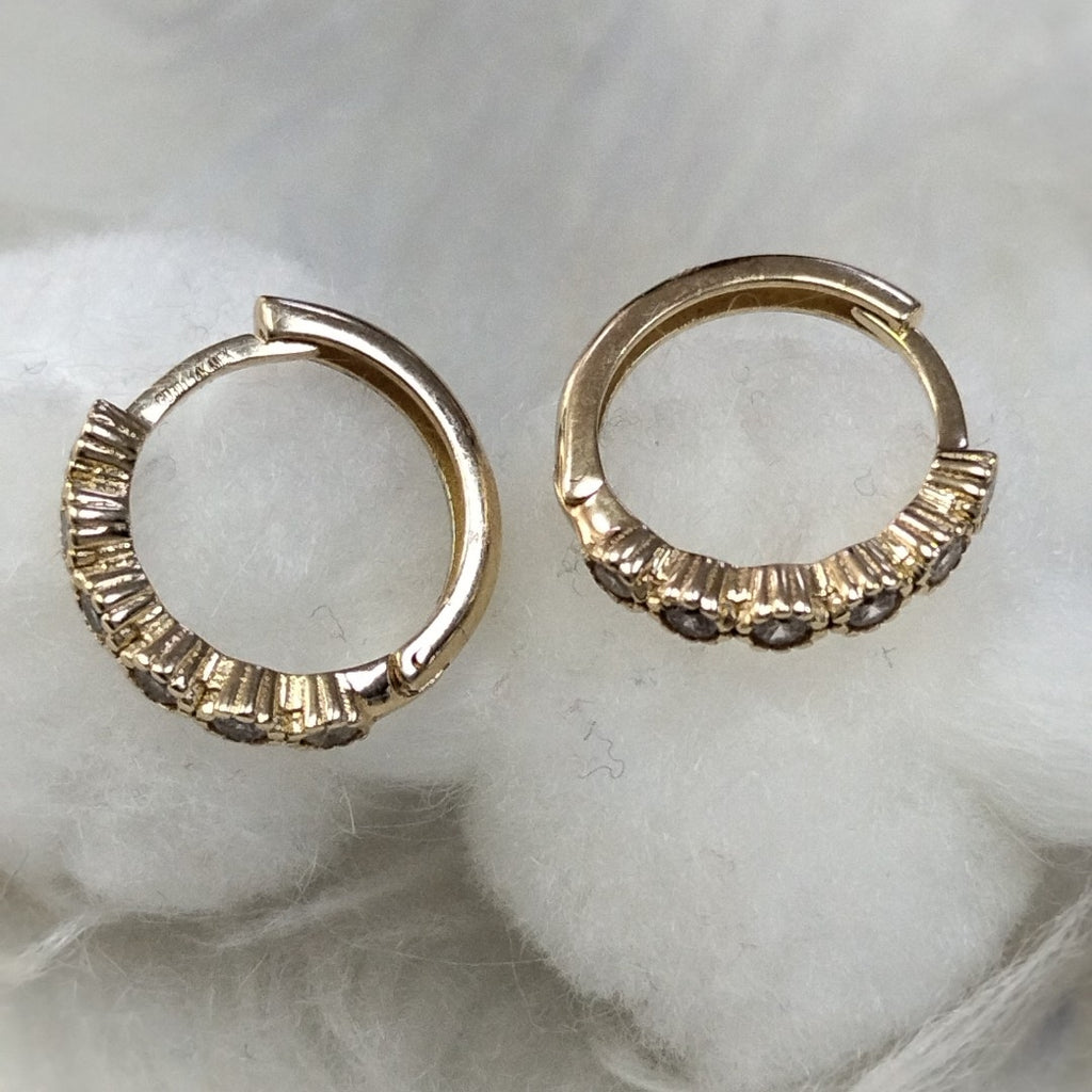 ARETES HUGGIES C CIRCONIAS 14K 2 GR (NUEVO)