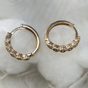 ARETES HUGGIES C CIRCONIAS 14K 2 GR (NUEVO)