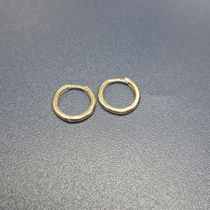 ARETES HUGGIES LISAS 14K 1.6 GR (NUEVO)