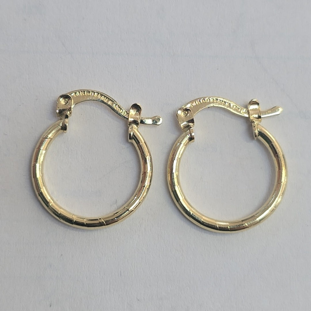 ARETES ARRACADAS ESTRIADAS 14K 1.4 GR (NUEVO)