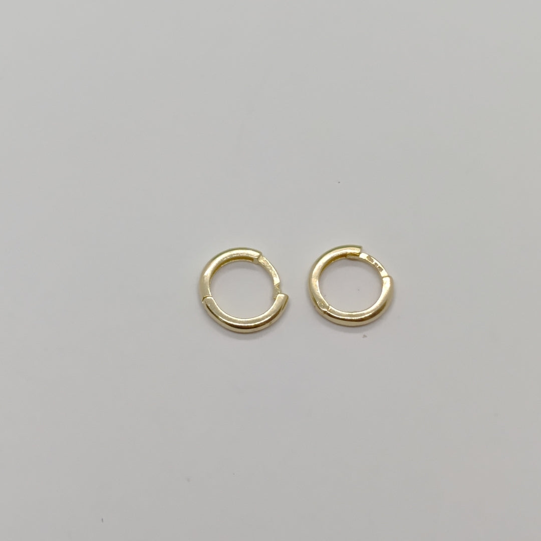ARETES HUGGIES LISAS 14K 1.3 GR (NUEVO)