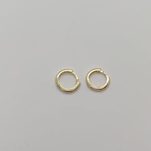 ARETES HUGGIES LISAS 14K 1.3 GR (NUEVO)