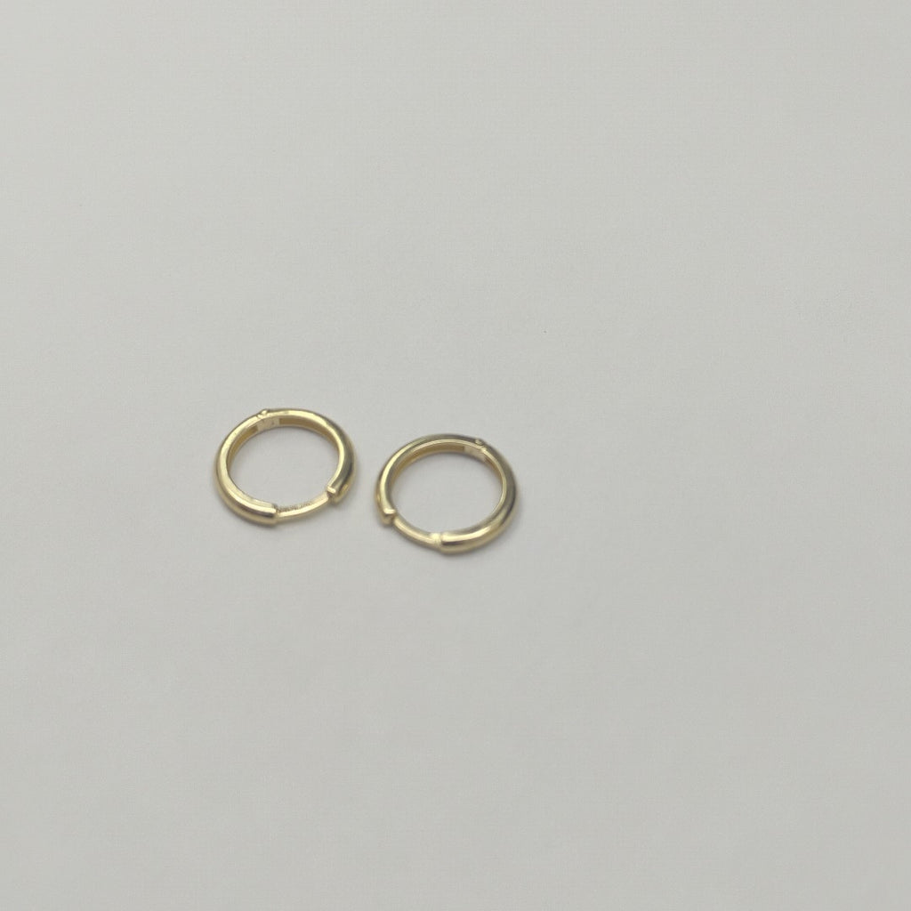 ARETES HUGGIES LISAS 14K 1.5 GR (NUEVO)