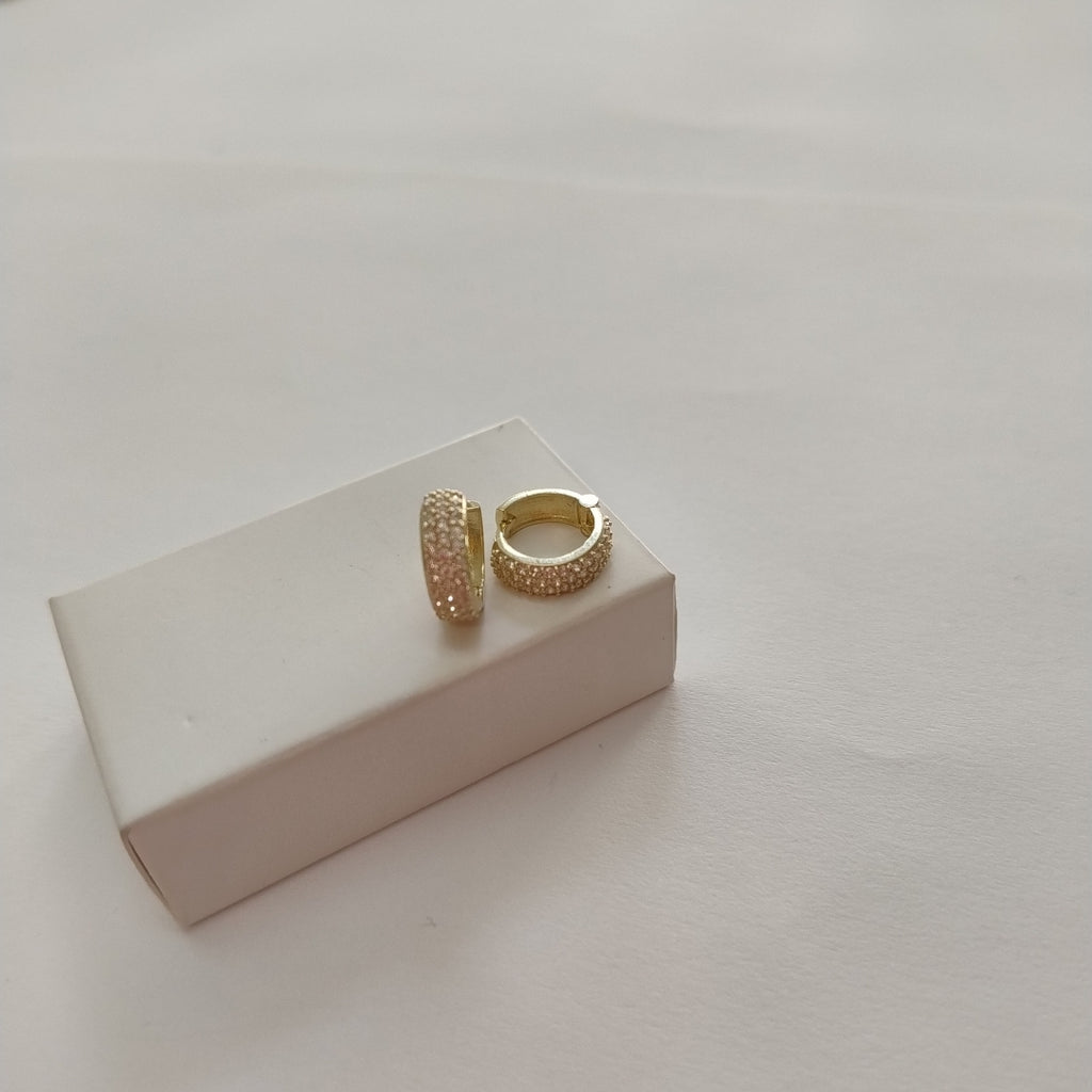 ARETES HUGGIE CON CIRCONIAS 14K 2.1 GR (NUEVO)