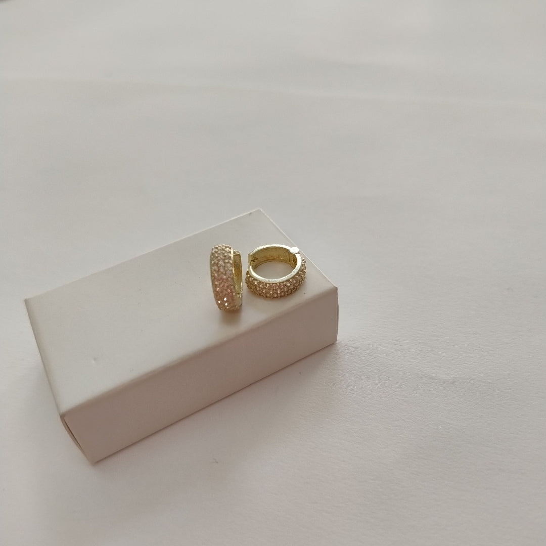 ARETES HUGGIE CON CIRCONIAS 14K 2.1 GR (NUEVO)