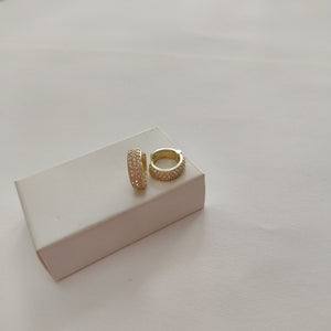 ARETES HUGGIE CON CIRCONIAS 14K 2.1 GR (NUEVO)