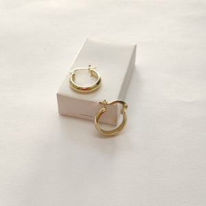 ARETES ARRACADA LISA 14K 1.7 GR (NUEVO)