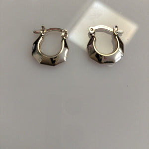ARETES TEJIDO ARRACADA FACETADA 14K 1.2 GR (NUEVO)