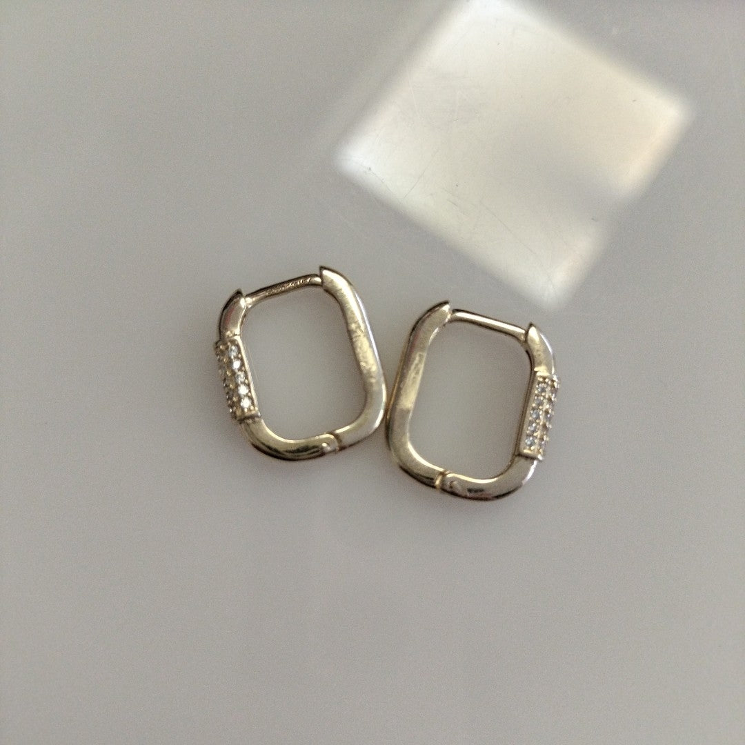 ARETES HUGGIES OVALADA C CIRCONIAS 14K 2.4 GR (NUEVO)