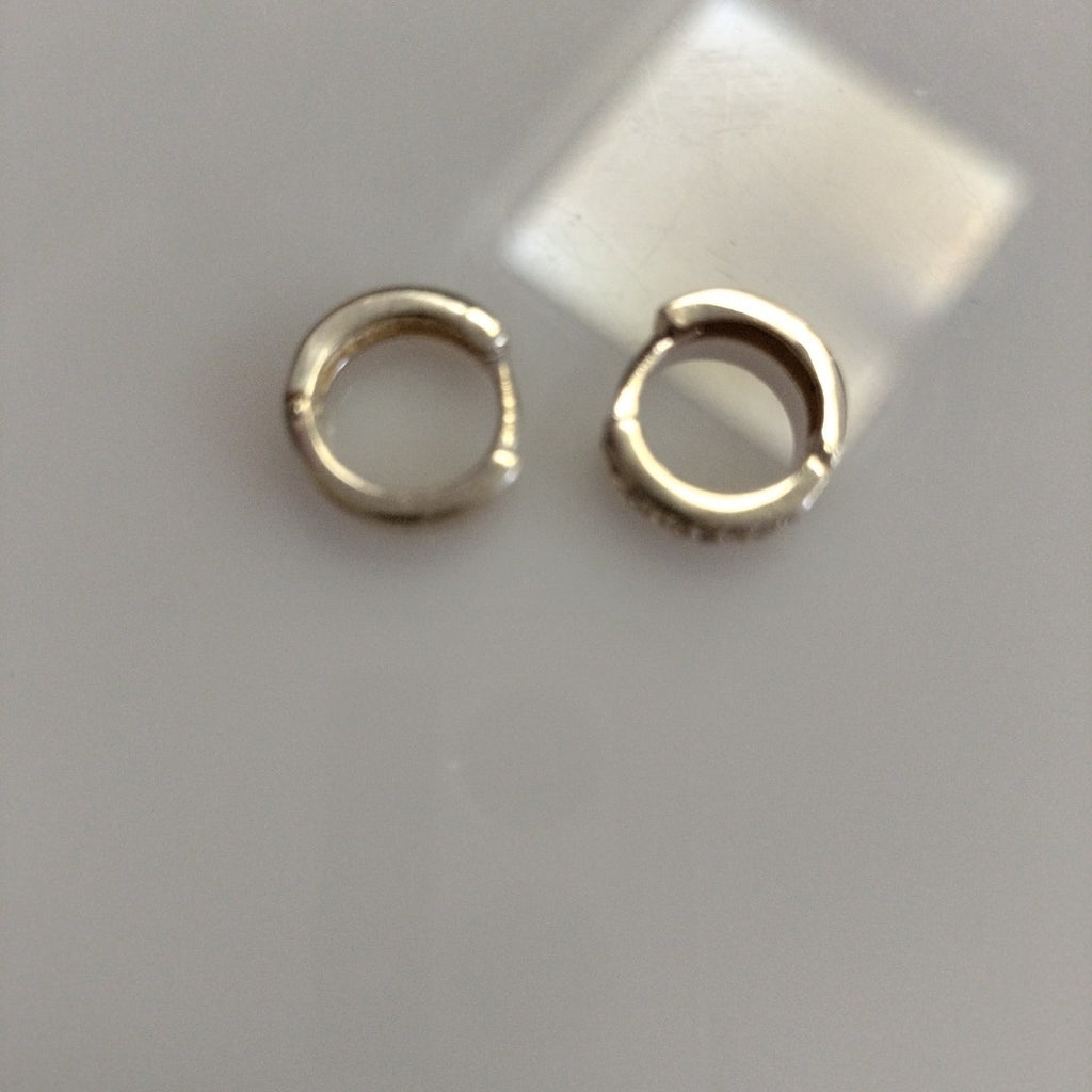ARETES HUGGIES C CIRCONIA 14K 2.1 GR (NUEVO)