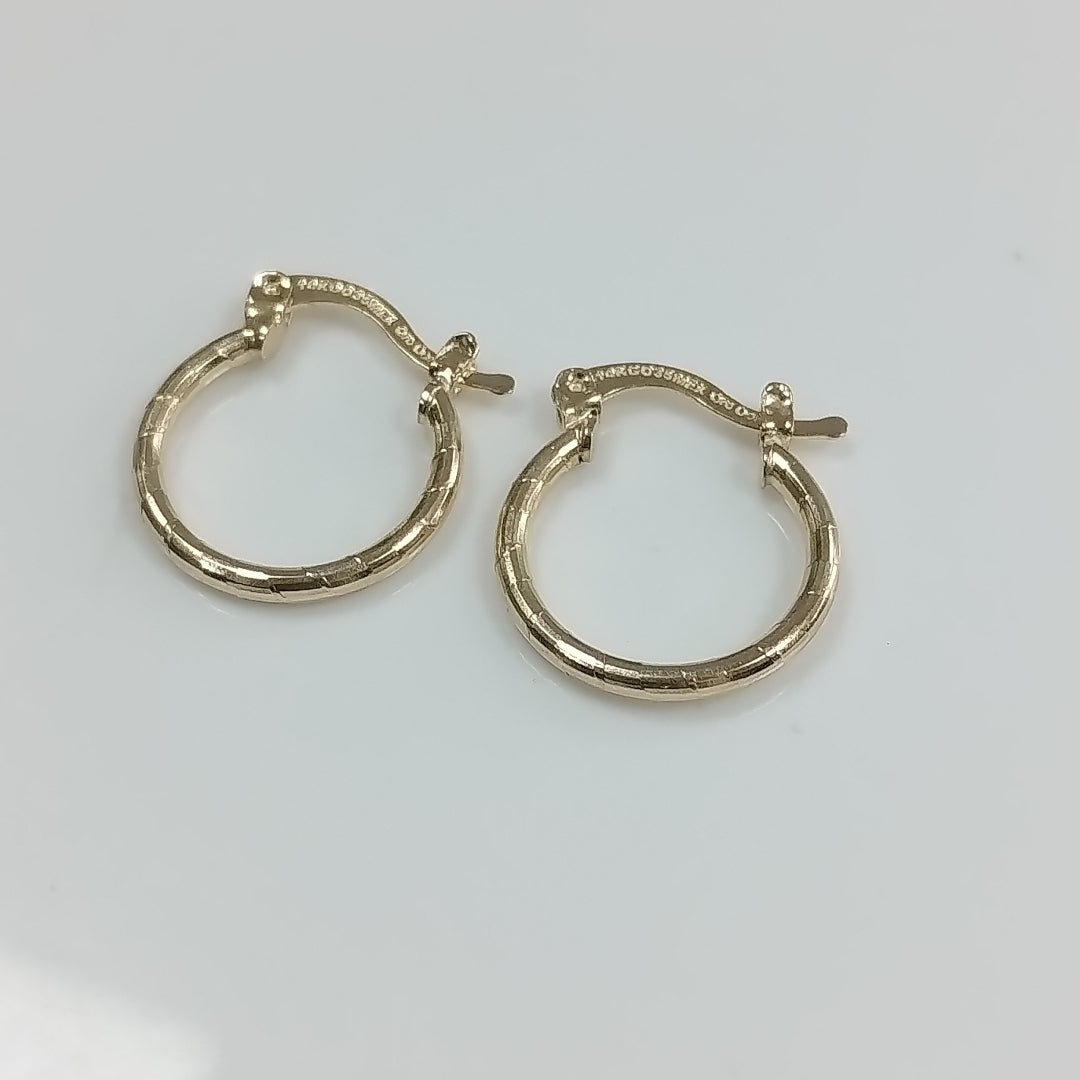 ARETES ARRACADAS ESTRIADAS 14K 1.4 GR (NUEVO)