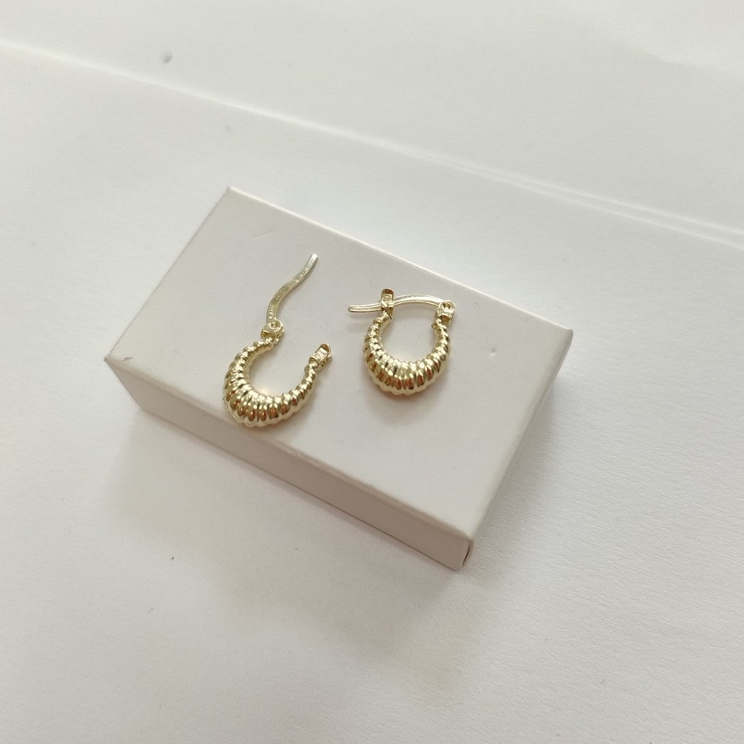 ARETES ARRACADA ESTRIADAS 14K 1.1 GR (NUEVO)