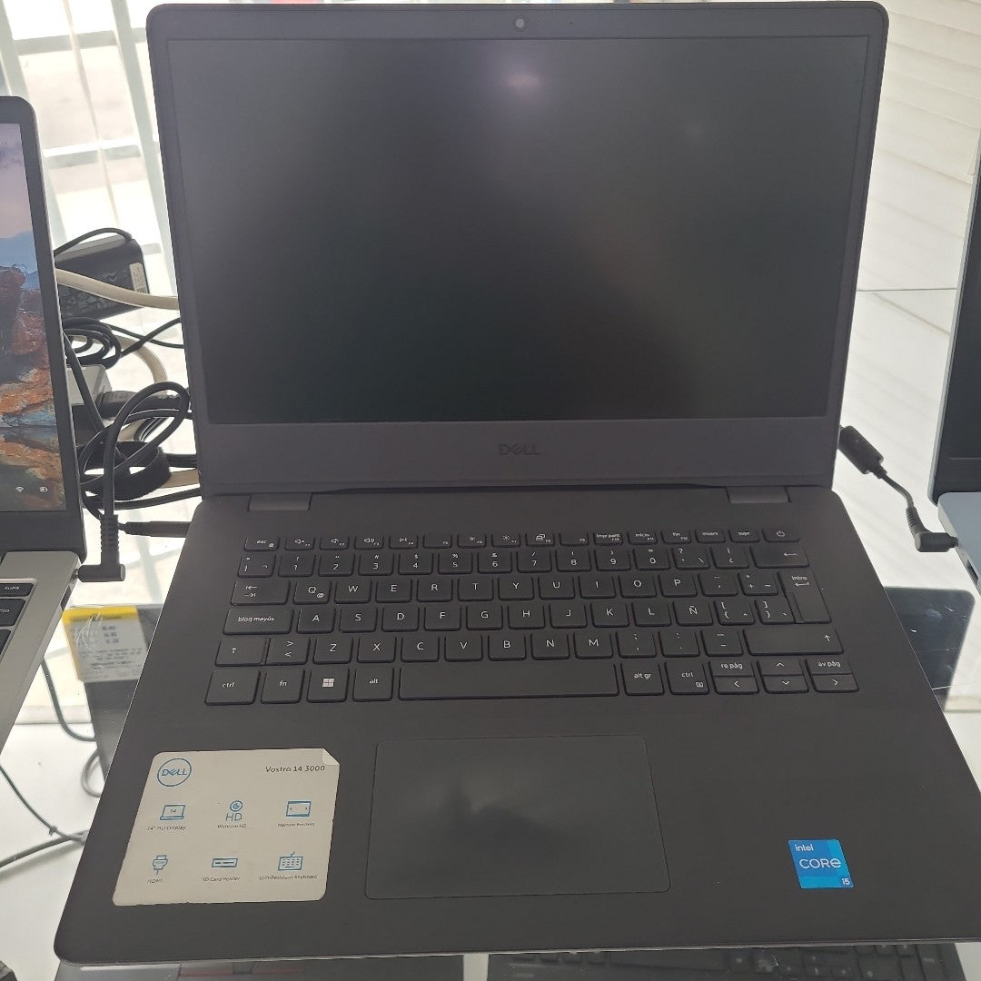 LAPTOP DELL VOSTRO 3400 (2023) 256 GB SSD 8 GB RAM (SEMINUEVO)