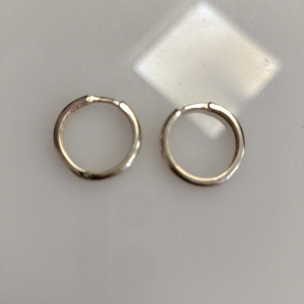 ARETES HUGGIES C CIRCONIA 14K 1.8 GR (NUEVO)