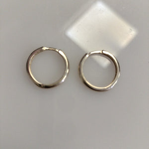 ARETES HUGGIES C CIRCONIA 14K 1.8 GR (NUEVO)