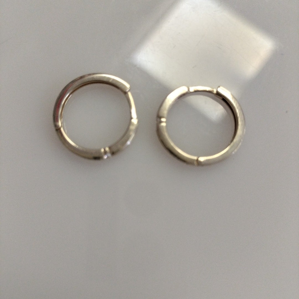 ARETES ARRACADAS LISAS 14K 2.3 GR (NUEVO)